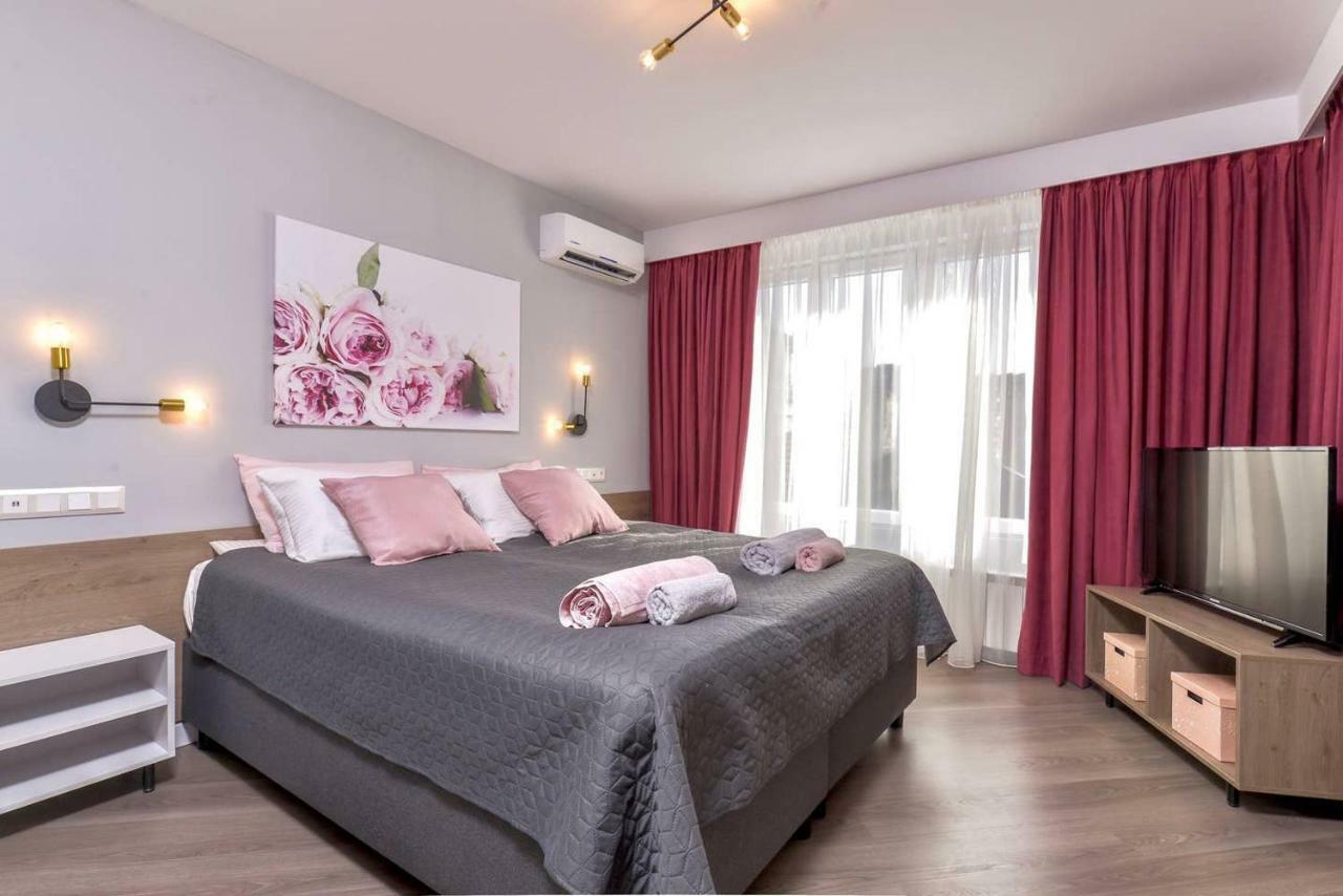 Rose One Bedroom Designer Apartment In City Centre By Flat Mаnager صوفيا المظهر الخارجي الصورة