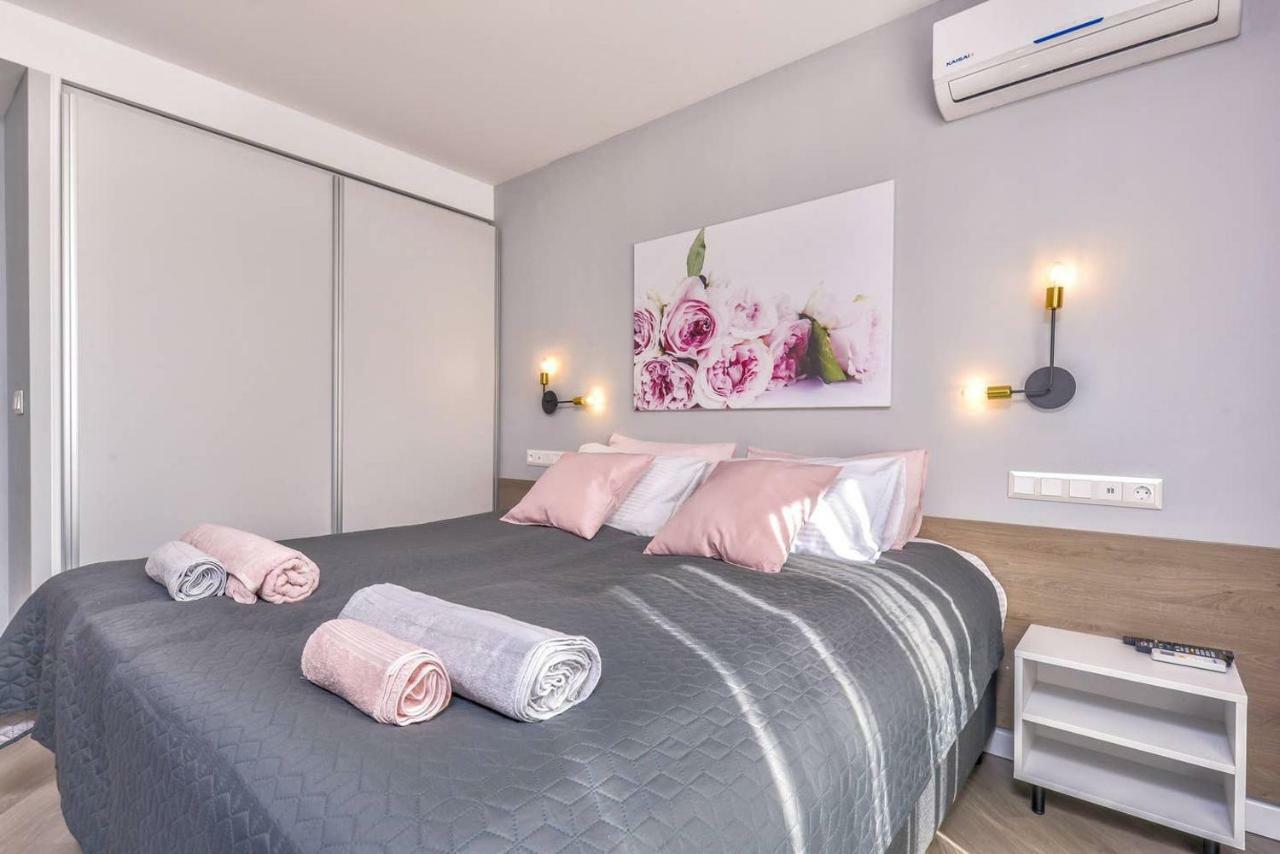 Rose One Bedroom Designer Apartment In City Centre By Flat Mаnager صوفيا المظهر الخارجي الصورة