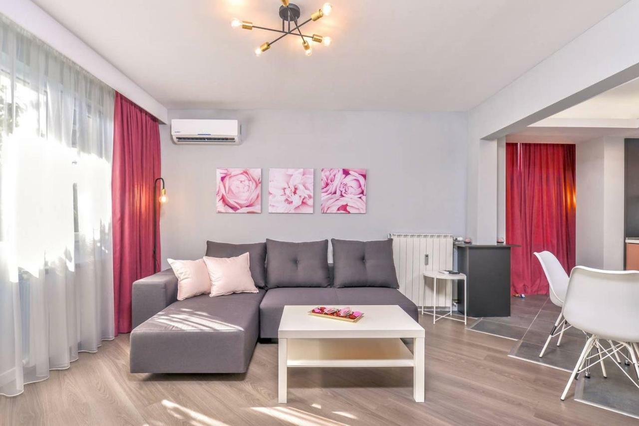 Rose One Bedroom Designer Apartment In City Centre By Flat Mаnager صوفيا المظهر الخارجي الصورة